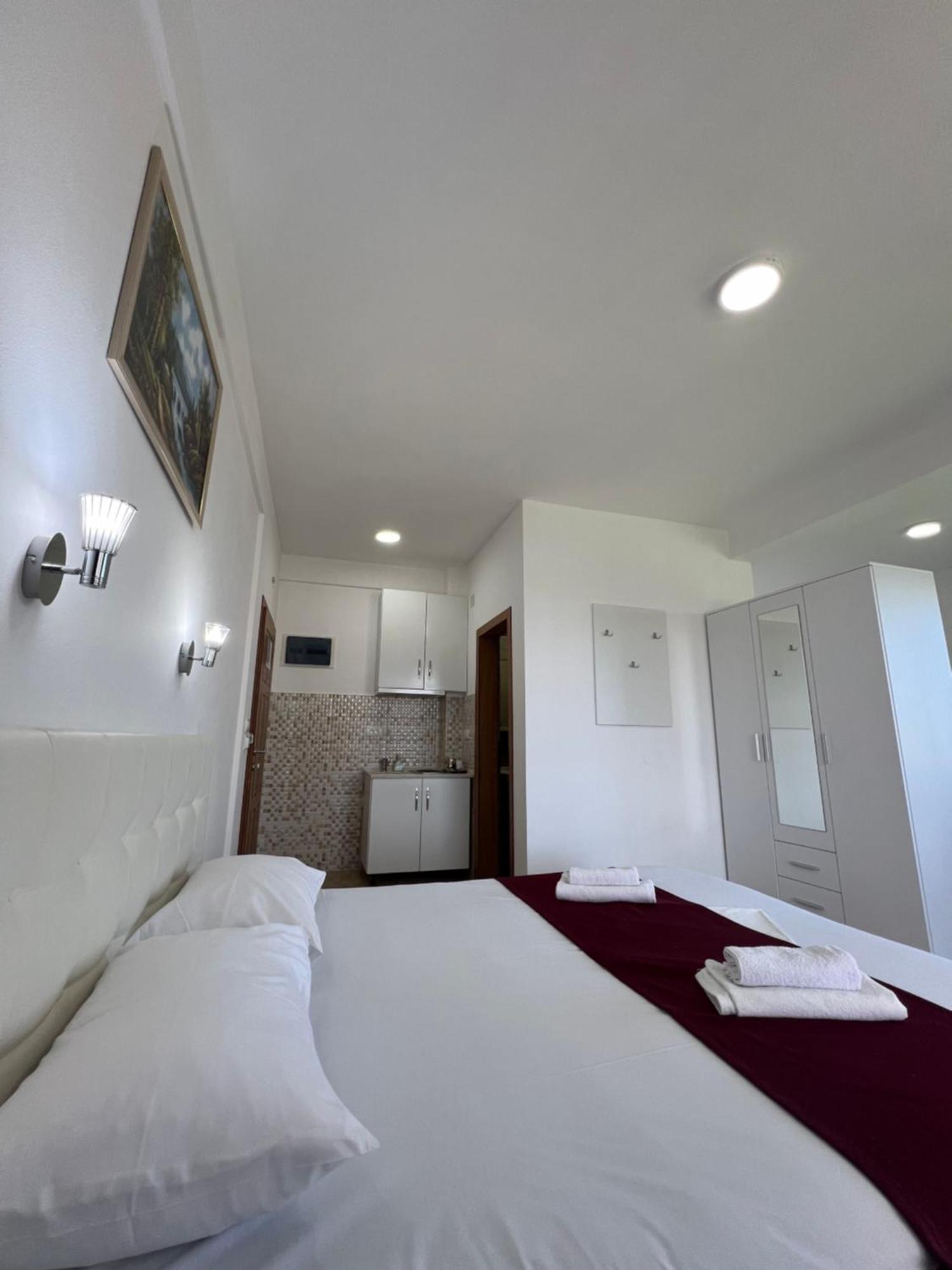 Apartments Fati & Flori Ulcinj Luaran gambar